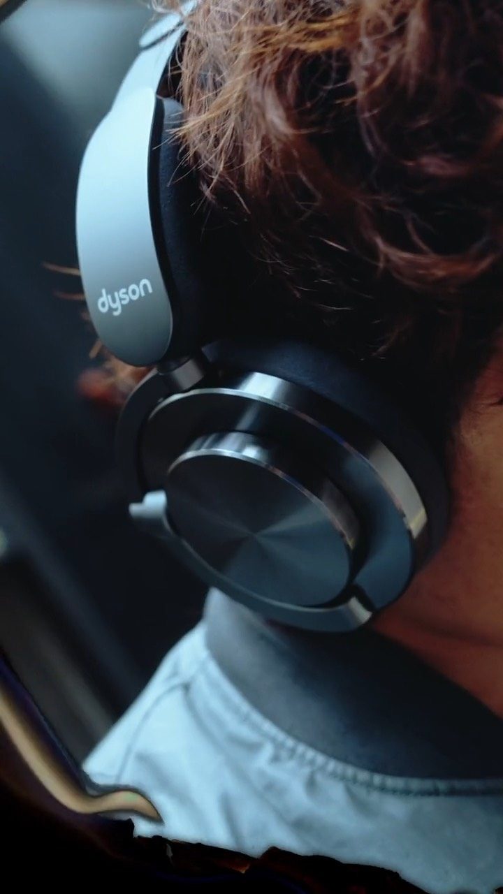 Dyson Ontrac × Artist